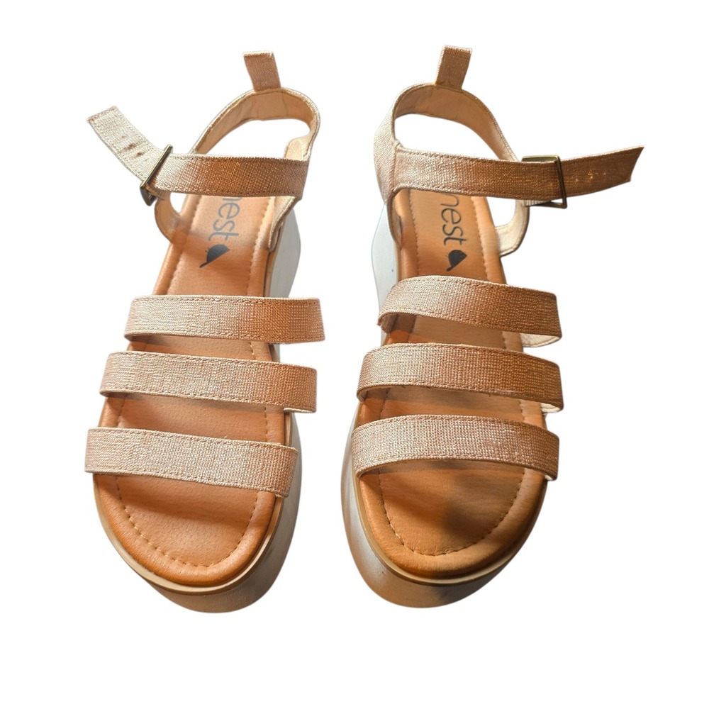 Nest Kaui Metallic Platform‎ Sandals Women's 8M Beige Strappy Ankle Buckle Glam